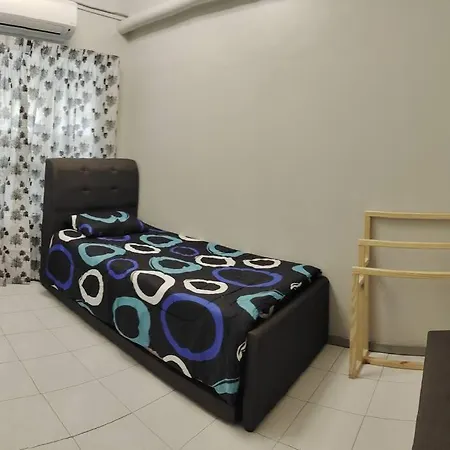 Nurizz Condostay Homestay Pantai Puteri Melaka Kampong Bukit Darat Exterior photo