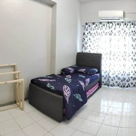 Nurizz Condostay Homestay Pantai Puteri Melaka Kampong Bukit Darat Exterior photo